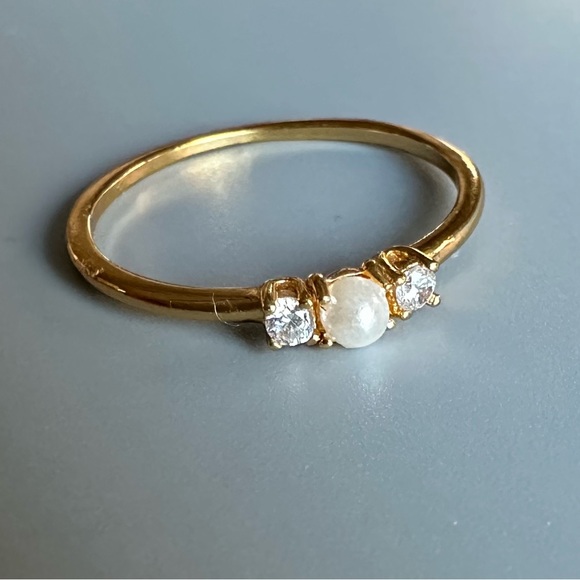 14k Gold Vermeil Dainty Pearl Ring - Picture 3 of 9